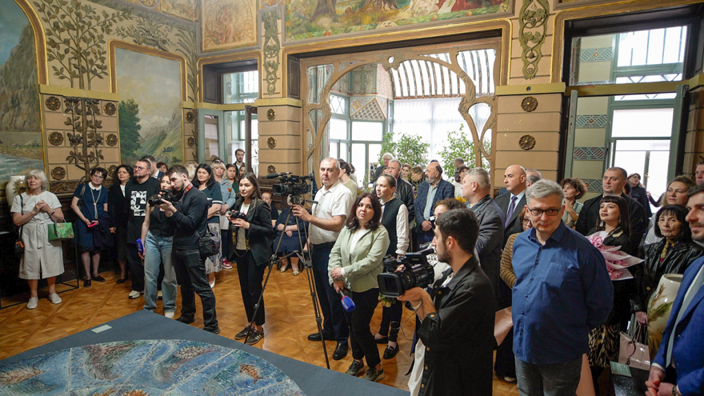 2.jpg открытие выставки Чапургиной