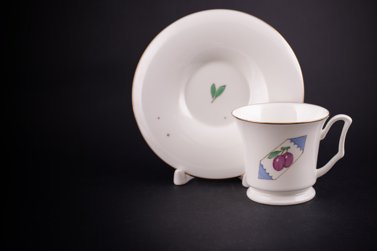 Чашка с блюдцем кофейная, рисунок Конфета Слива, форма Юлия, арт 61.21055.00.1, 