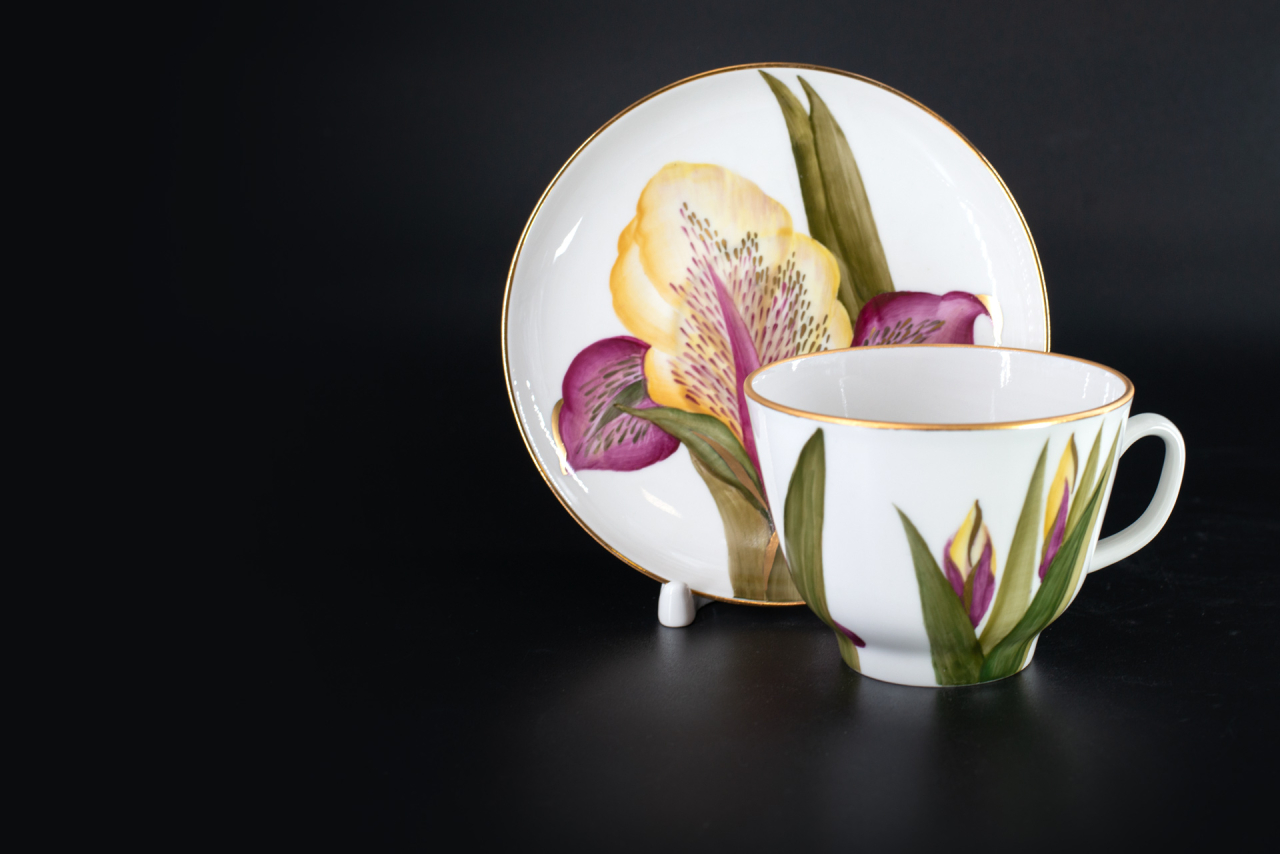 Чашка с блюдцем Пурпурный день, на форме Подарочная, арт 41.00176.00.1, 