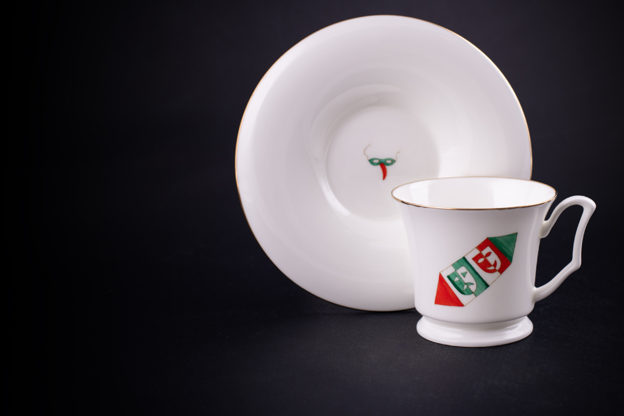 Чашка с блюдцем кофейная, рисунок Конфета Маска, форма Юлия, арт 61.21054.00.1, 