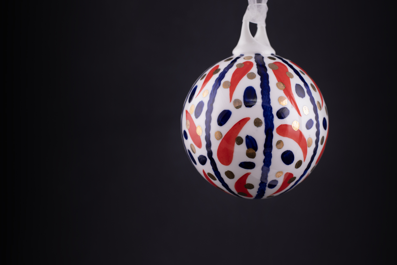 Елочная игрушка Шар, рисунок Праздничное конфетти, арт 60.15216.00.1, 