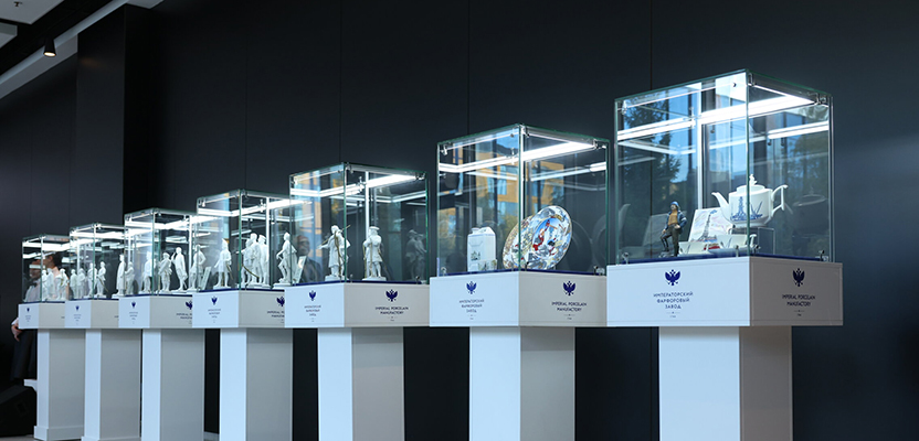 Патриотическая серия скульптур ИФЗ стала центром культурного притяжения на ПМГФ-2025