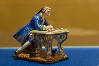 Состоялось открытие выставки "Литература в фарфоре"