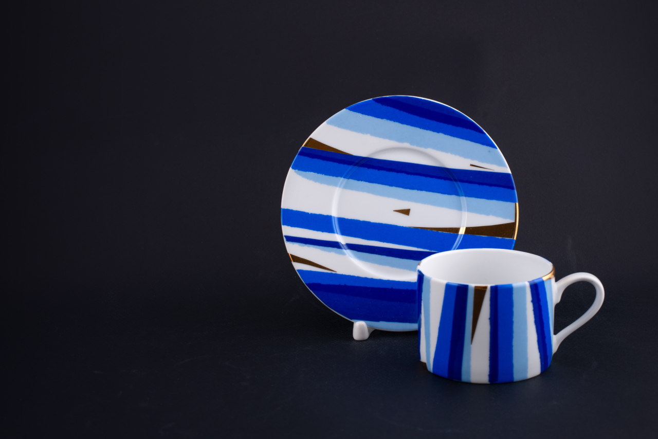 Чашка с блюдцем Синие тени на форме Соло, 