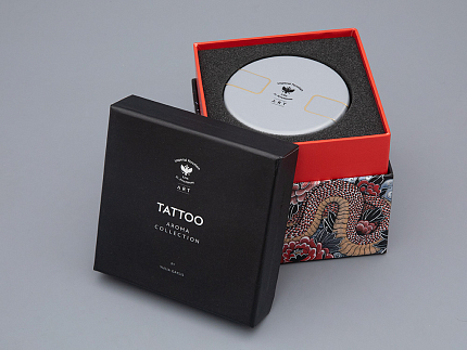 Свеча ароматическая в подарочной упаковке, форма tоp, рисунок TATTOO SERPENTA аромат Северное сияние, арт. 81.32802.00.1