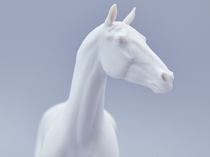 Скульптура в подарочной упаковке, форма Конь Ахалтекинский, рисунок Белый, арт. 81.18627.00.1, 