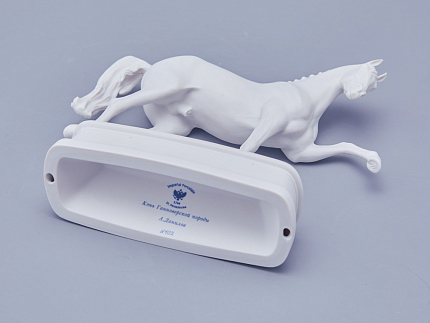 Скульптура в подарочной упаковке, форма Конь Ганноверский, рисунок Белый арт. 81.23029.00.1
