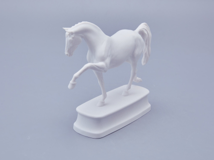 Скульптура в подарочной упаковке, форма Конь Ганноверский, рисунок Белый арт. 81.23029.00.1, 