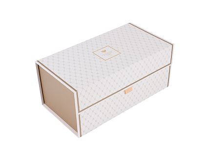 Подарочная упаковка сервизная средняя  360х335х170 мм Белая (на магнитах) арт. 14.70341.01