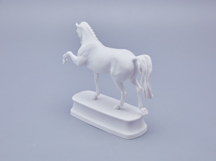 Скульптура в подарочной упаковке, форма Конь Ганноверский, рисунок Белый арт. 81.23029.00.1, 