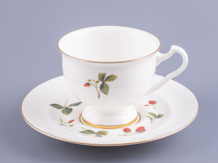 Чашка с блюдцем чайная форма Айседора рисунок Земляника, арт. 81.27540.00.1, 