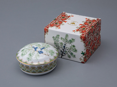 Туалетная коробочка в подарочной упаковке, форма Круглая, рисунок Можжевельник ароматный, арт 81.33955.00.1