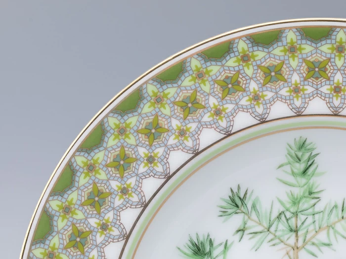 Тарелка декоративная 270 мм в подарочной упаковке форма Европейская рисунок Можжевельник ароматный, арт. 81.33952.00.1, 