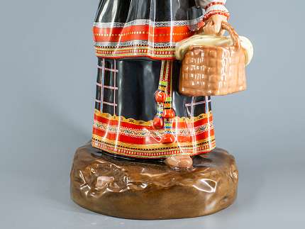 Скульптура Народности России. Тульская женщина, арт. 82.90936.00.1