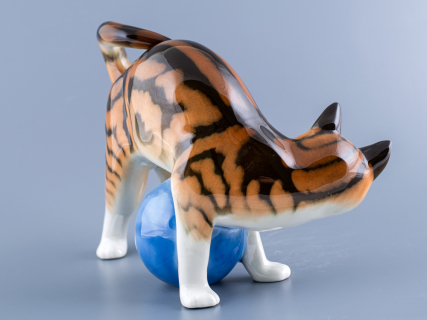 Скульптура форма Кошка с клубком рисунок Мраморный арт. 82.98336.00.1, 