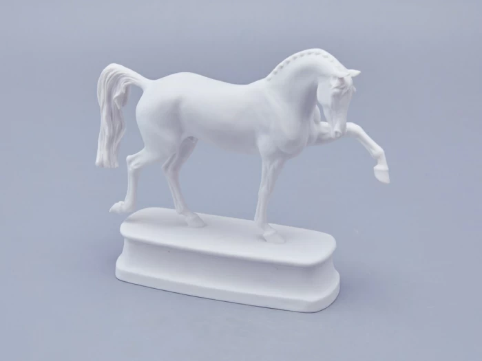 Скульптура в подарочной упаковке, форма Конь Ганноверский, рисунок Белый арт. 81.23029.00.1, 