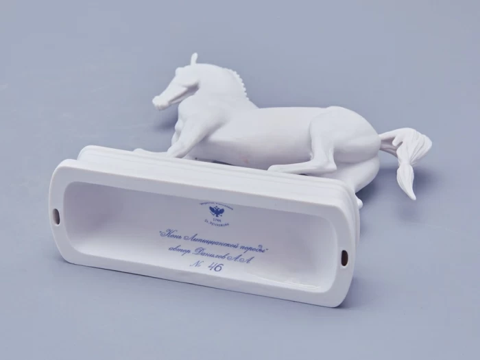 Скульптура в подарочной упаковке, форма Конь Липицциан, рисунок Белый арт. 81.18630.00.1, 