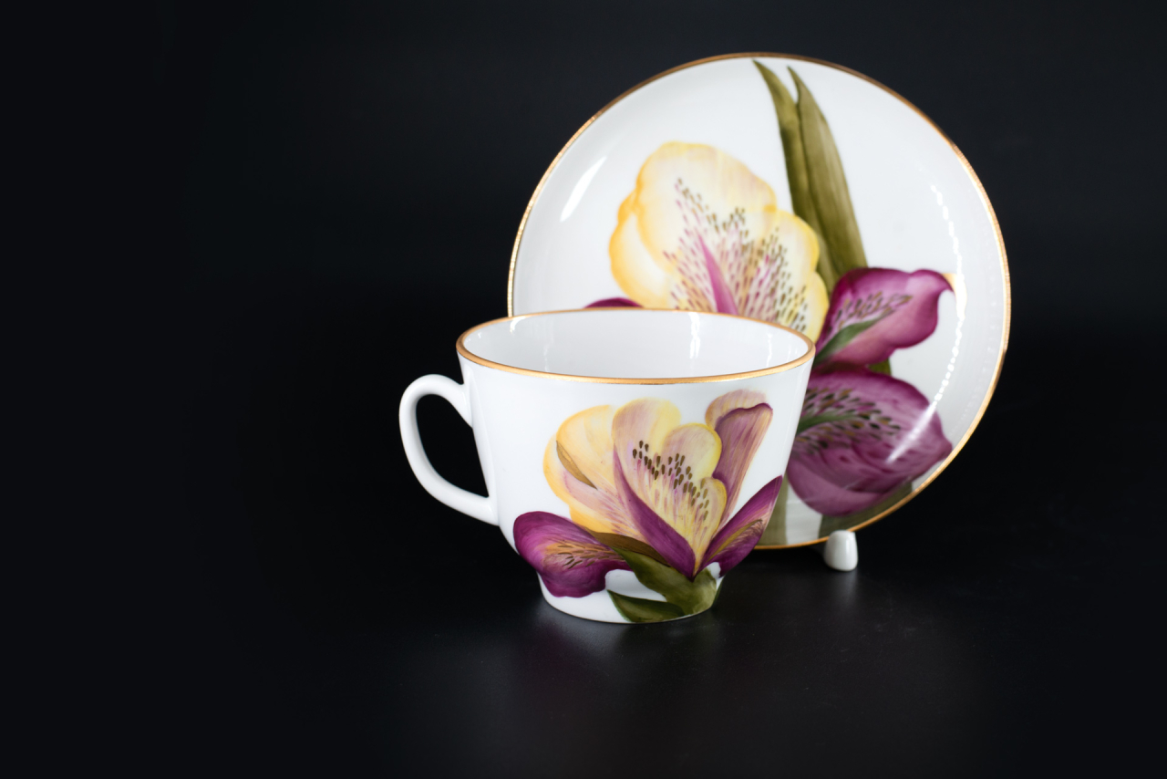 Чашка с блюдцем Пурпурный день, на форме Подарочная, арт 41.00176.00.1, 