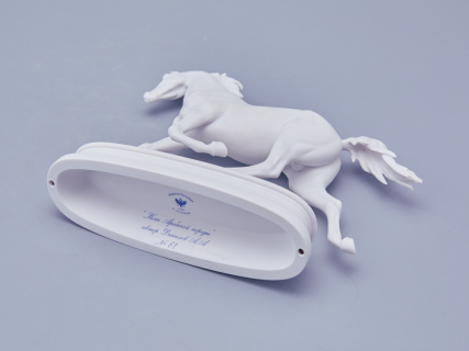 Скульптура в подарочной упаковке, форма Конь Арабской породы, рисунок Белый арт. 81.18628.00.1, 