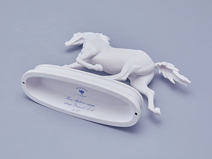 Скульптура в подарочной упаковке, форма Конь Арабской породы, рисунок Белый арт. 81.18628.00.1