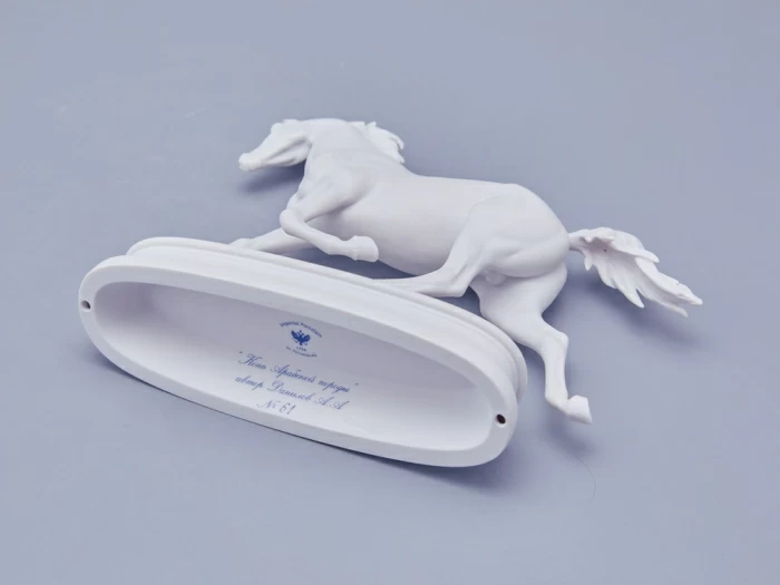 Скульптура в подарочной упаковке, форма Конь Арабской породы, рисунок Белый арт. 81.18628.00.1, 