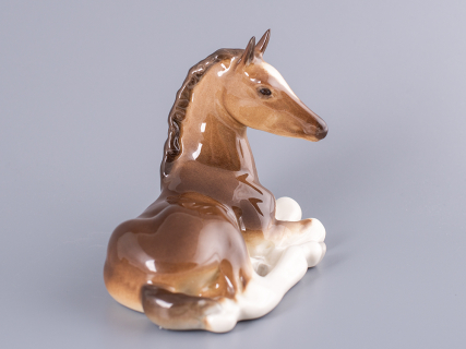 Скульптура Жеребенок лежащий (гнедой) арт. 82.01030.00.1, 