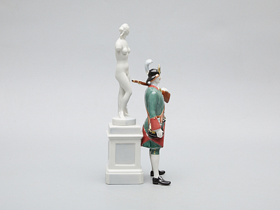 Скульптура Солдат и Венера Петровская Ассамблея арт. 82.51223.00.1