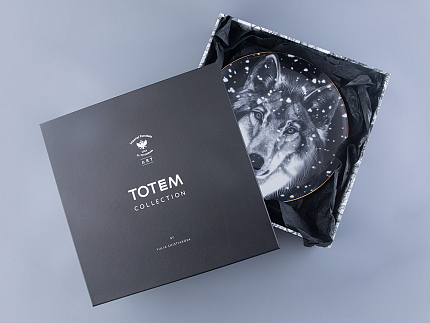 Декоративная тарелка 300 мм в подарочной упаковке, форма Эллипс 2, рисунок Тотем Волк арт. 81.26808.00.1