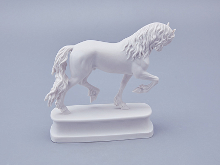 Скульптура в подарочной упаковке, форма Конь Фризской породы, рисунок Белый арт 81.18591.00.1