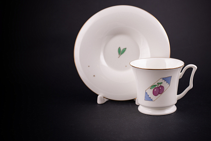 Чашка с блюдцем кофейная, рисунок Конфета Слива, форма Юлия, арт 61.21055.00.1