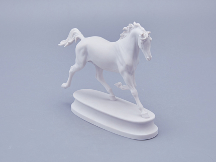 Скульптура в подарочной упаковке, форма Конь Арабской породы, рисунок Белый арт. 81.18628.00.1