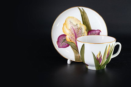 Чашка с блюдцем Пурпурный день, на форме Подарочная, арт 41.00176.00.1