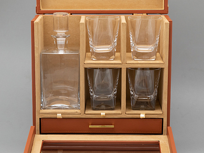 Подарочный набор Кожаный чемодан мини-бар Status коричневый арт. 81.31189.00.1