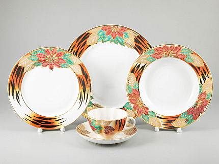 Тарелка мелкая 215 мм форма Европейская-2 рисунок Пуансеттия, арт. 80.38104.00.1