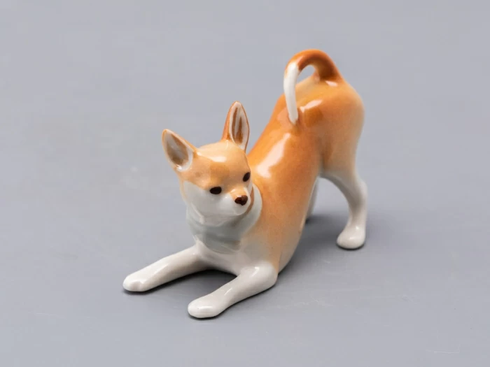 Скульптура Чихуахуа играющий Чара арт. 82.83950.00.1, 