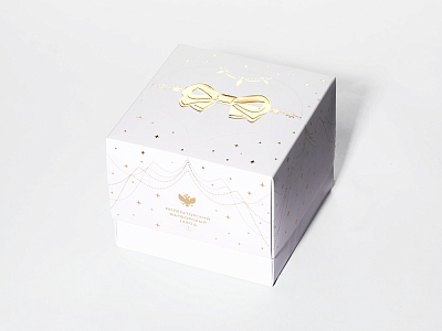 Елочная игрушка в подарочной упаковке, форма Луковица, рисунок Золотой бант, арт. 81.33930.00.1