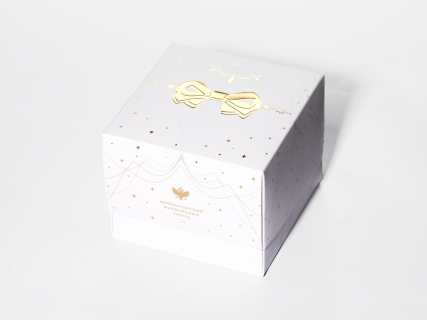 Елочная игрушка в подарочной упаковке, форма Луковица, рисунок Золотой бант, арт. 81.33930.00.1, 