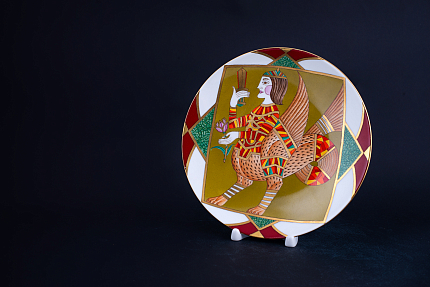Декоративная тарелка Человек-дракон на форме Эллипс, арт 80.52043.00.1