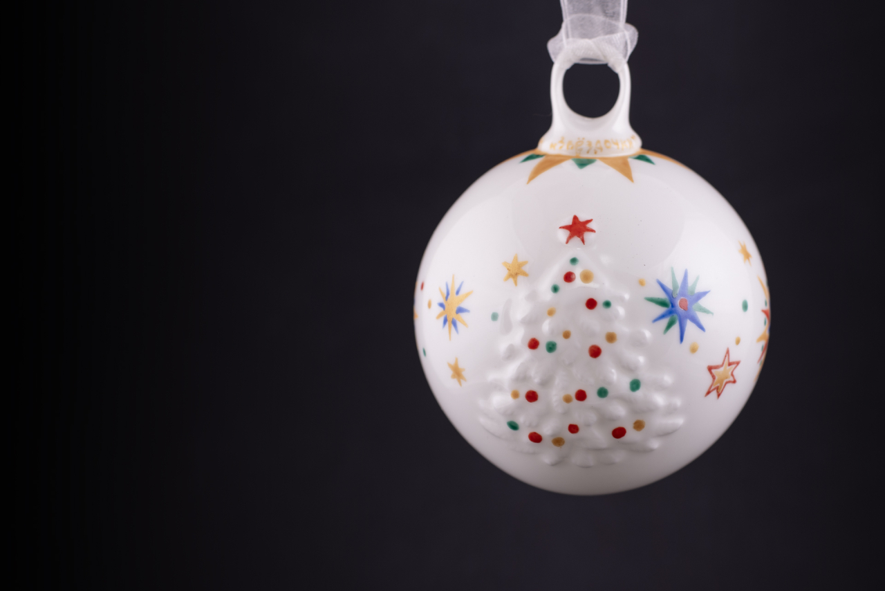 Елочная игрушка Шар с елкой, рисунок Звездочки, арт 60.21173.00.1, 