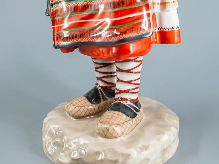 Скульптура Народности России Вотякская женщина арт. 82.66478.00.1, 