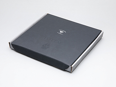 Декоративная тарелка 230 мм в подарочной упаковке, форма Эллипс 2, рисунок Тотем Кабан арт. 81.26810.00.1