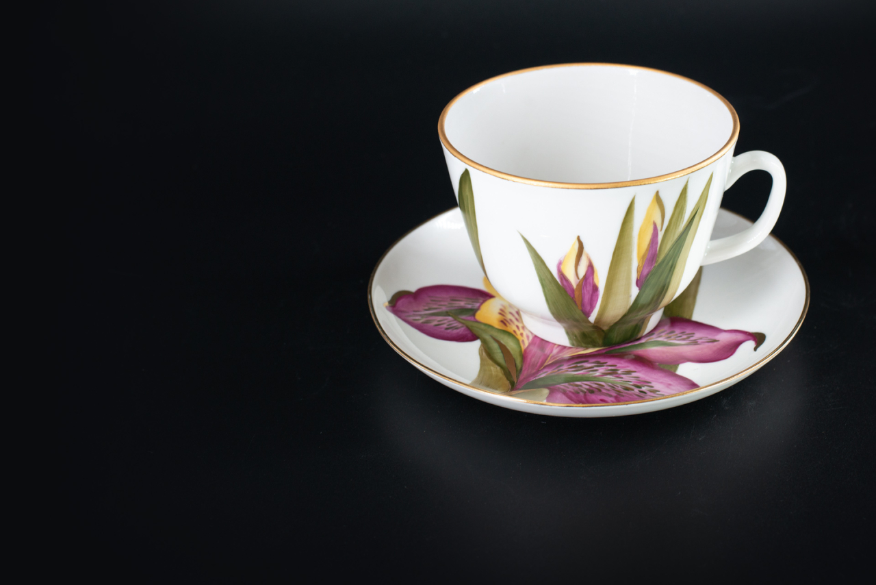 Чашка с блюдцем Пурпурный день, на форме Подарочная, арт 41.00176.00.1, 