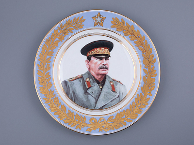 Тарелка декоративная 270 мм в подарочной упаковке, форма Европейская-3 рисунок Маршалы Победы. Сталин И.В., арт. 81.33506.00.1