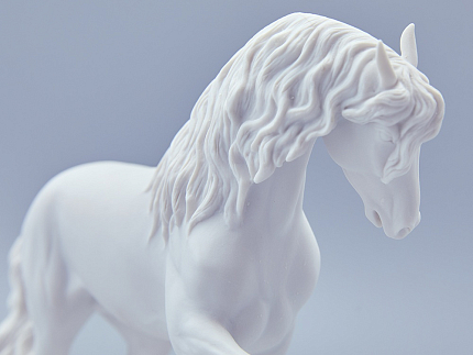 Скульптура в подарочной упаковке, форма Конь Фризской породы, рисунок Белый арт 81.18591.00.1