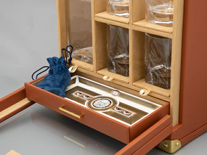 Подарочный набор Кожаный чемодан мини-бар Status (Статус) коричневый арт. 81.31189.00.1, 