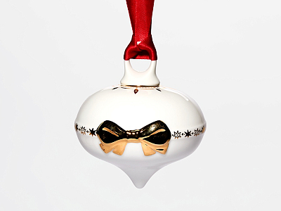 Елочная игрушка в подарочной упаковке, форма Луковица, рисунок Золотой бант, арт. 81.33930.00.1