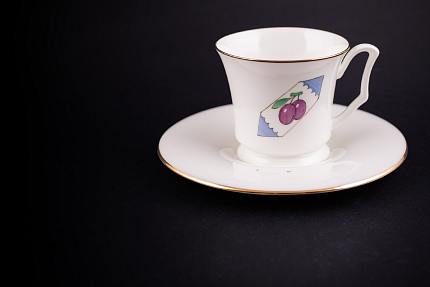 Чашка с блюдцем кофейная, рисунок Конфета Слива, форма Юлия, арт 61.21055.00.1