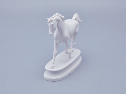 Скульптура в подарочной упаковке, форма Конь Арабской породы, рисунок Белый арт. 81.18628.00.1, 