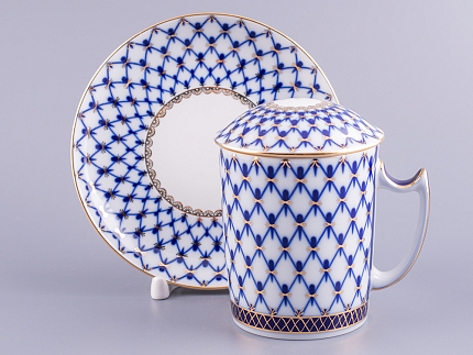 Бокал с блюдцем и с крышкой 380 мл форма Снежное утро рисунок Кобальтовая сетка арт. 81.15425.00.1