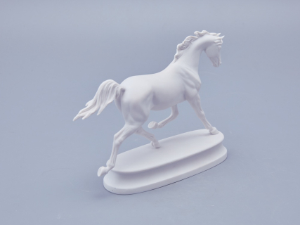 Скульптура в подарочной упаковке, форма Конь Арабской породы, рисунок Белый арт. 81.18628.00.1, 